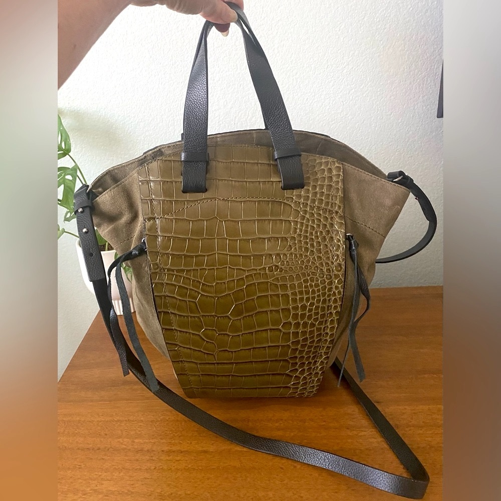♦️SOLD♦️ Vince Camuto Croc Embossed Suede Mavis Tote Olive Green Crossbody Bag - Picture 2 of 13